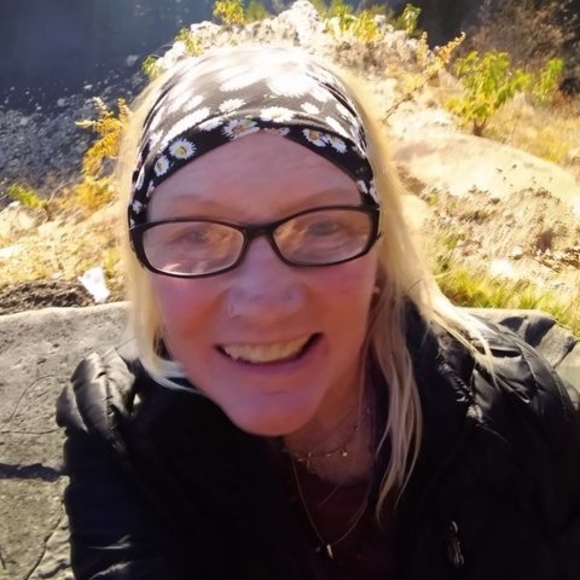 Profile Picture of Lyn Bebee (@lynbebee) on Poshmark
