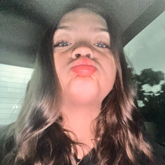 Profile Picture of Lily Cunningham (@lilypinkypie55) on Poshmark