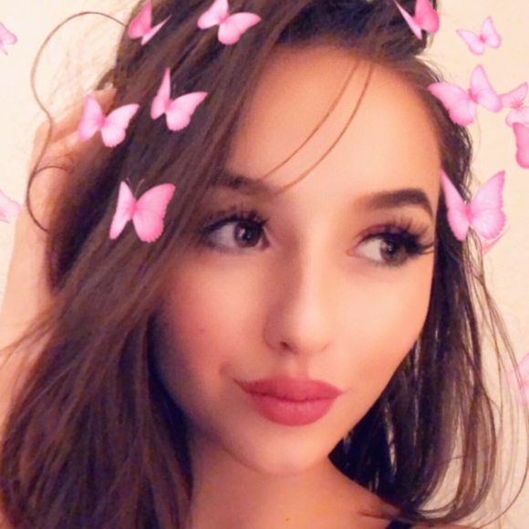 Ariel Moreno - Poshmark Profile Picture of Ariel Moreno (@ariellllm) on Poshmark