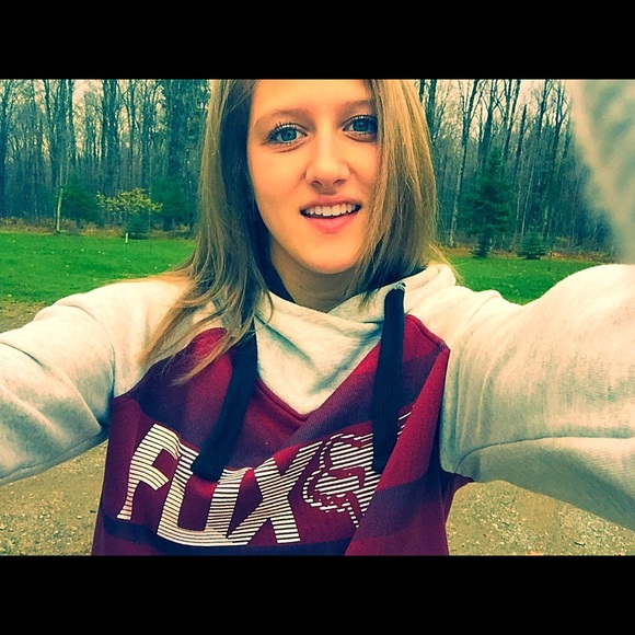 Kelsey Raduechel - Poshmark Profile Picture of Kelsey Raduechel (@kellso5o) on Poshmark