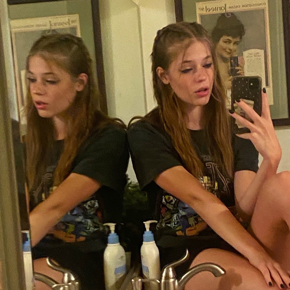 Chloe Bartlett - Poshmark Profile Picture of Chloe Bartlett (@cbarty) on Poshmark