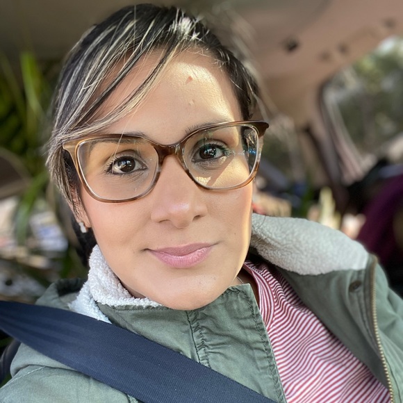 Profile Picture of Lorna Rivera (@lornarivera699) on Poshmark