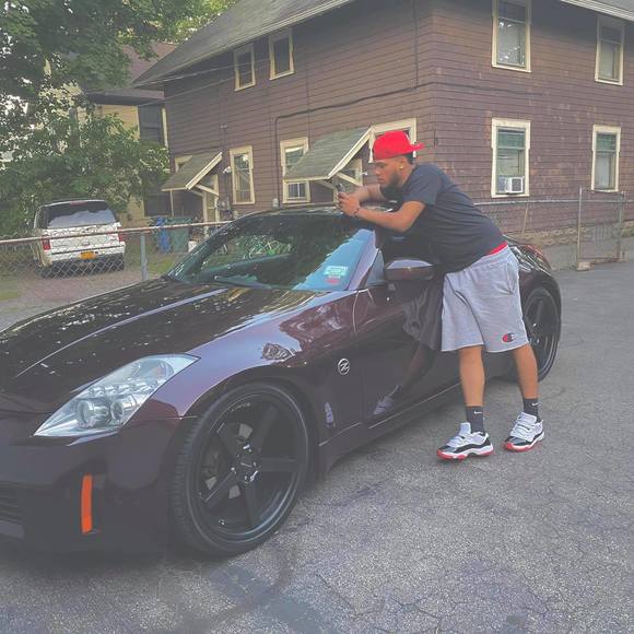 Profile Picture of Jonathan Jerez (@lokotron1245) on Poshmark