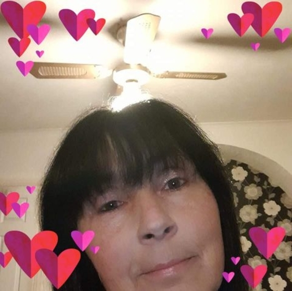 Profile Picture of Dawn Woolley (@fruit585) on Poshmark