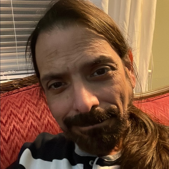 Profile Picture of Jay Goldstein (@simplesolu) on Poshmark