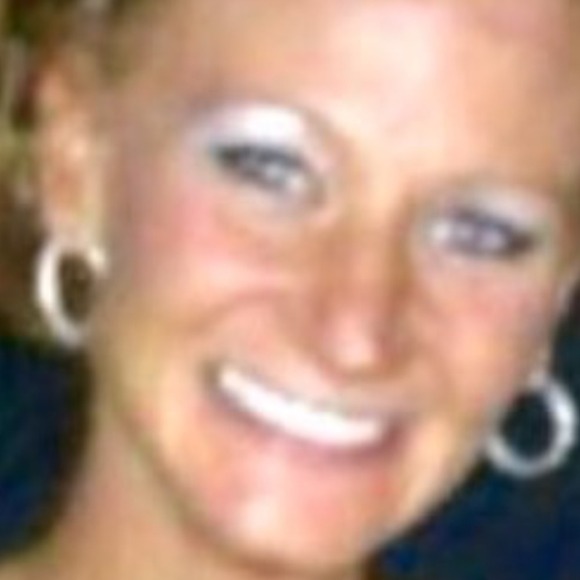 Profile Picture of Lindsey Conroy (@ksmom1916) on Poshmark