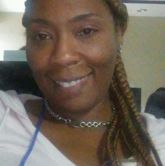 Profile Picture of Donna Booker (@donnafierce) on Poshmark