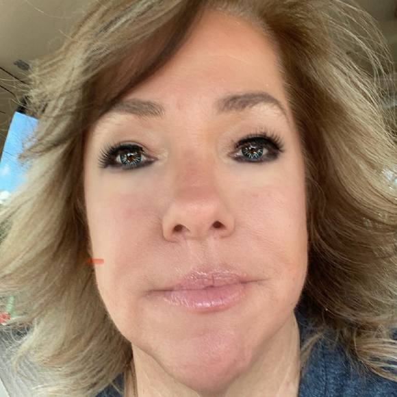 Profile Picture of Nicole Bodolay (@nicolebodolay) on Poshmark