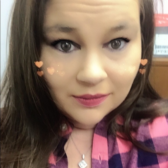 Profile Picture of Audrey Compton (@ksepeehke1) on Poshmark