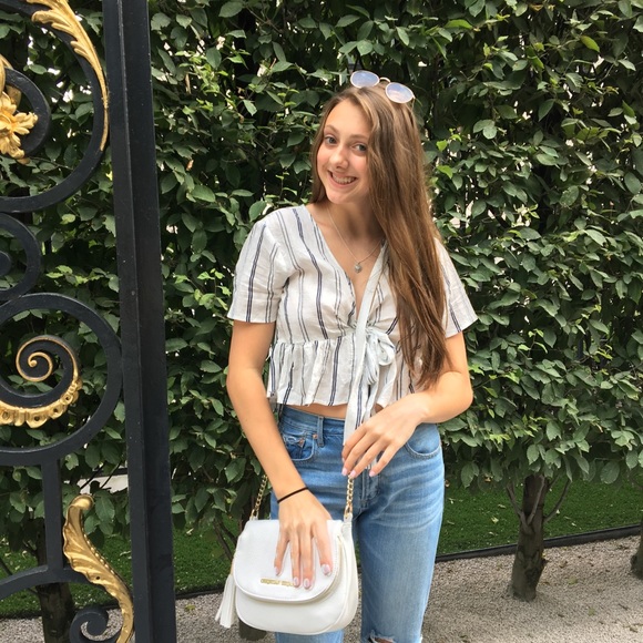 Profile Picture of Nicolette Brutschy (@nikkibrutschy) on Poshmark