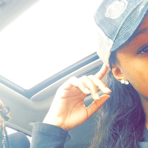 Profile Picture of Liyah Shivers (@zyliyah) on Poshmark