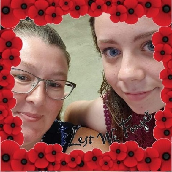 Lisa Garrod - Poshmark Profile Picture of Lisa Garrod (@queenbee364) on Poshmark