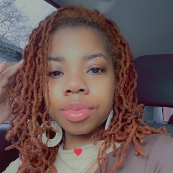 Profile Picture of Maya Horton (@mayahrtn) on Poshmark