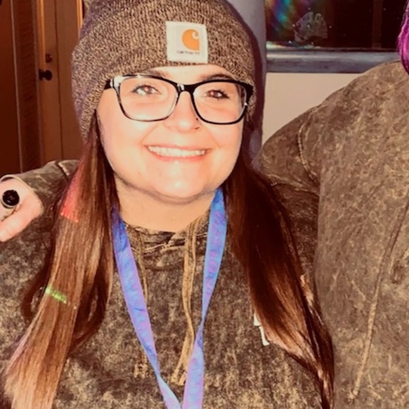 Profile Picture of Haylee Vibert (@hrv123) on Poshmark
