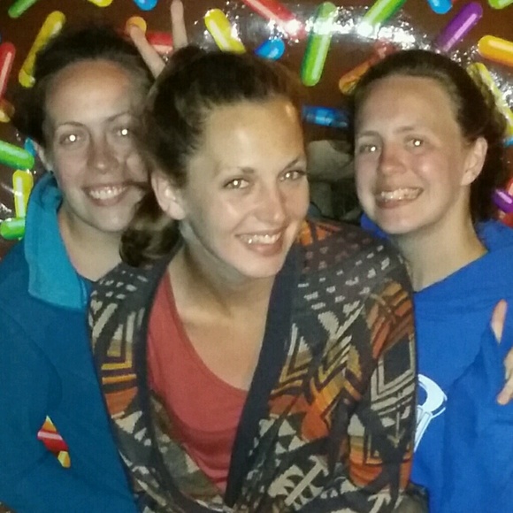 Profile Picture of Tess Kivlin (@tkiv2112) on Poshmark