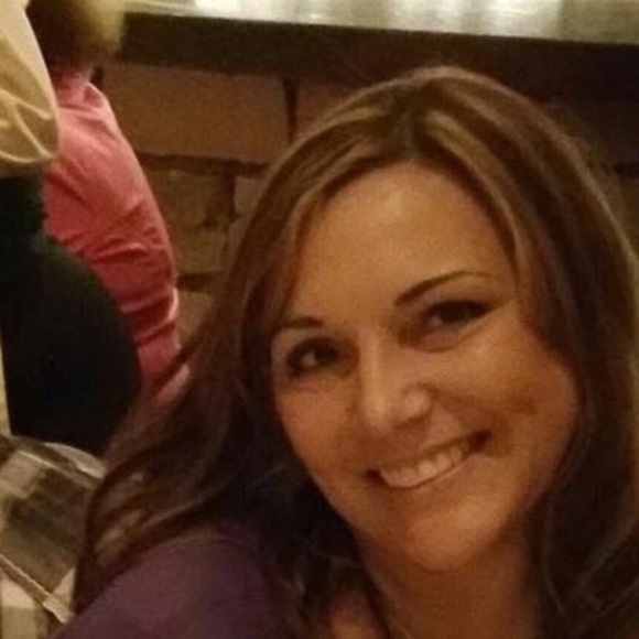 Profile Picture of Deanna Botma (@deannabotma) on Poshmark