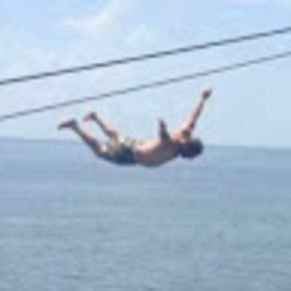 Profile Picture of Robbie Hendrix (@robbie_hendrix) on Poshmark