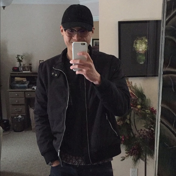 Profile Picture of Shijie Ng (@shijieng) on Poshmark