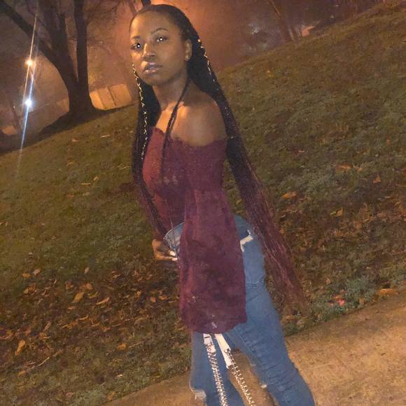 Profile Picture of Brianna Ricks (@bricks0713) on Poshmark