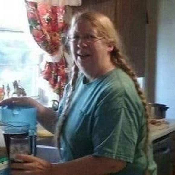 Profile Picture of Sandy Newton (@eaglemomsandy) on Poshmark