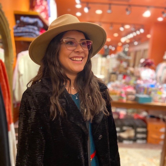 Profile Picture of Bianca Edler (@biance291) on Poshmark