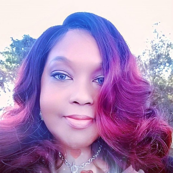 Kim Brisbon - Poshmark Profile Picture of Kim Brisbon (@kimbrisbon) on Poshmark