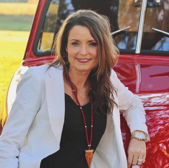 Karen Arunakul - Poshmark Profile Picture of Karen Arunakul (@karenarunakul) on Poshmark