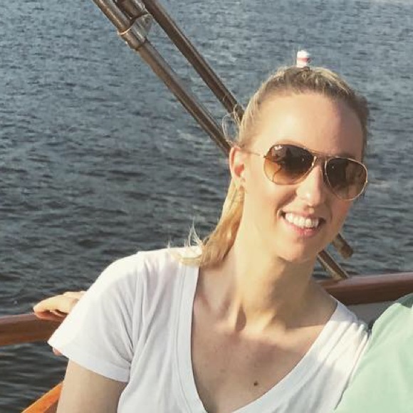 Profile Picture of Stacy Harsany (@stacyvharsany) on Poshmark