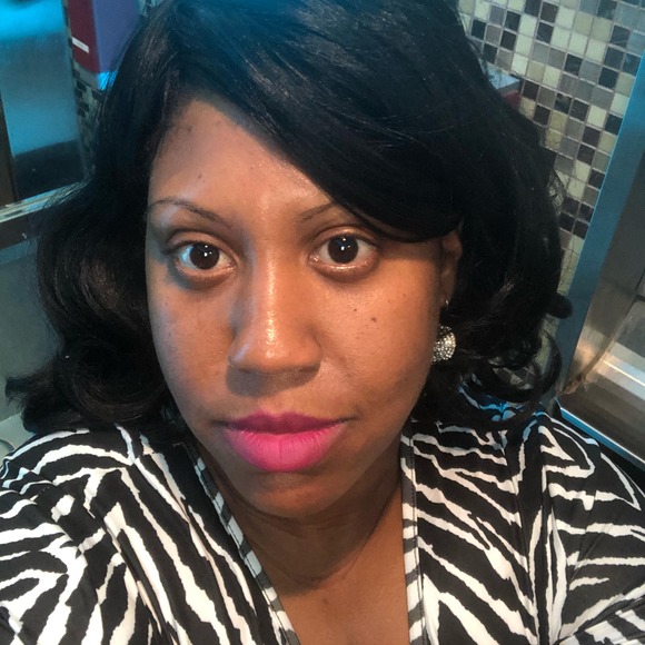 Profile Picture of Fauna Thompson (@faunathompson) on Poshmark