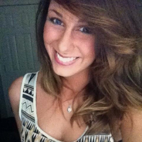 Profile Picture of Stephanie Enoch (@senoch) on Poshmark