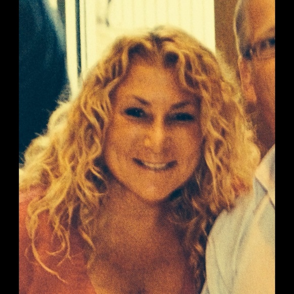 Profile Picture of Gaye Podolsky (@gep621) on Poshmark