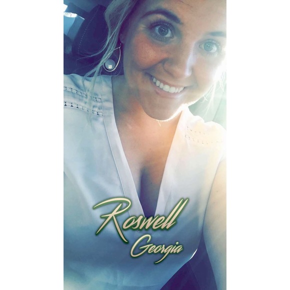 Profile Picture of Cindy Rowand (@cindyrow) on Poshmark