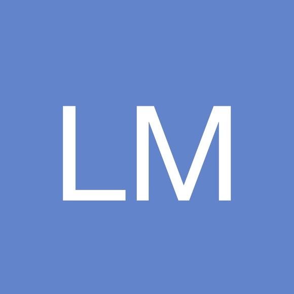 Profile Picture of Lisa Manning (@lisamanning494) on Poshmark