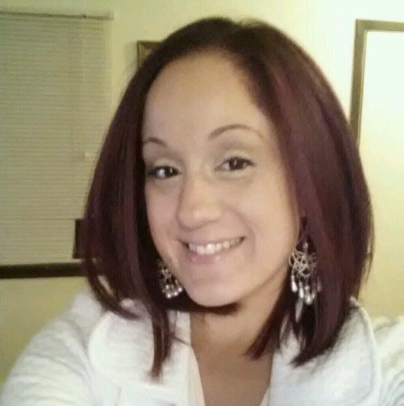 Profile Picture of Toni Jimenez (@rivera1201) on Poshmark