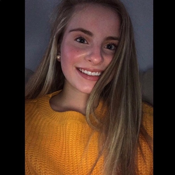 Profile Picture of Amy Schultz (@amyschultz900) on Poshmark