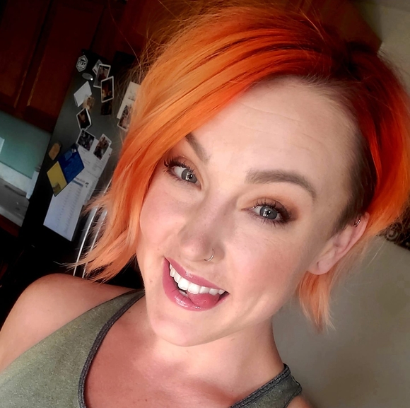 Profile Picture of Ricque Plenert (@ricquelynnm) on Poshmark