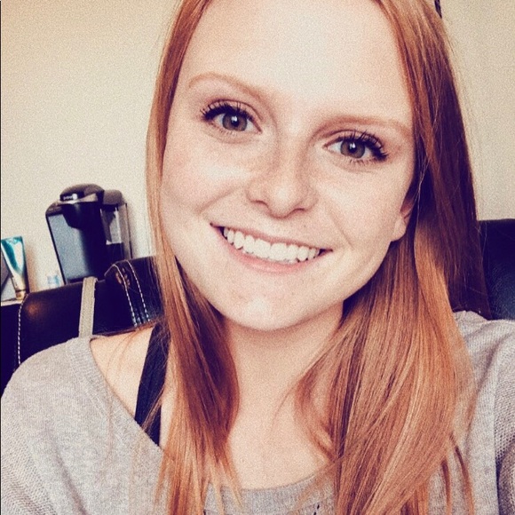 Profile Picture of Erin Stedt (@erin_s01) on Poshmark
