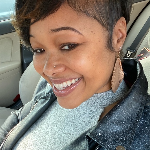 Profile Picture of Jeanine Hughes (@jdwells76) on Poshmark