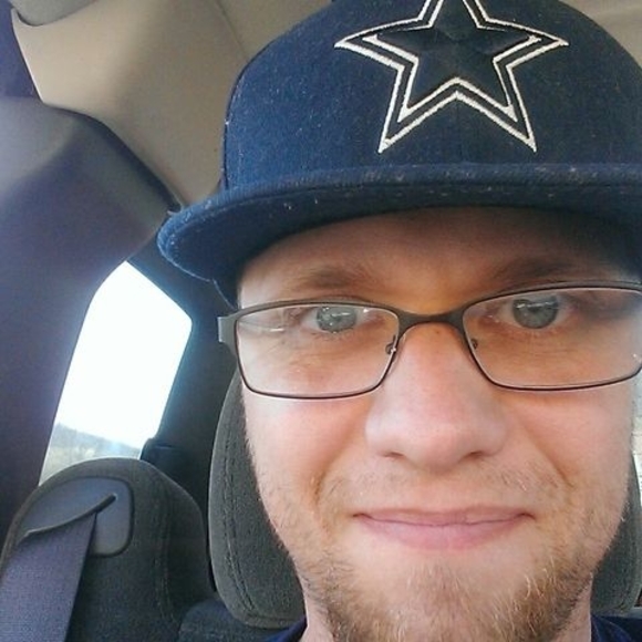 Profile Picture of Chuck Thompson (@chuckthompso276) on Poshmark