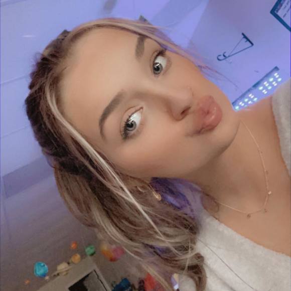 Profile Picture of Jillian Neal (@nealjillian) on Poshmark