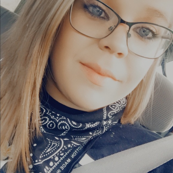 Profile Picture of Ashley Rotert (@ashleyrotert) on Poshmark