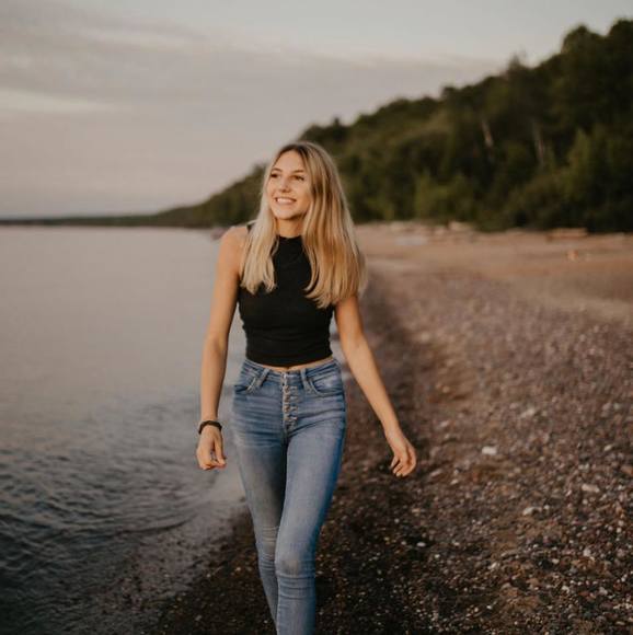 Profile Picture of Catlynn Borlek (@catlynn2004) on Poshmark