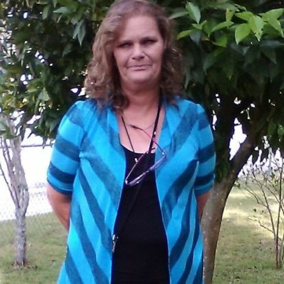 Profile Picture of Sandra Clanton (@sandraclanton95) on Poshmark