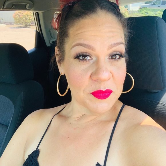 Profile Picture of Lisa Pryor (@ls_pryor) on Poshmark