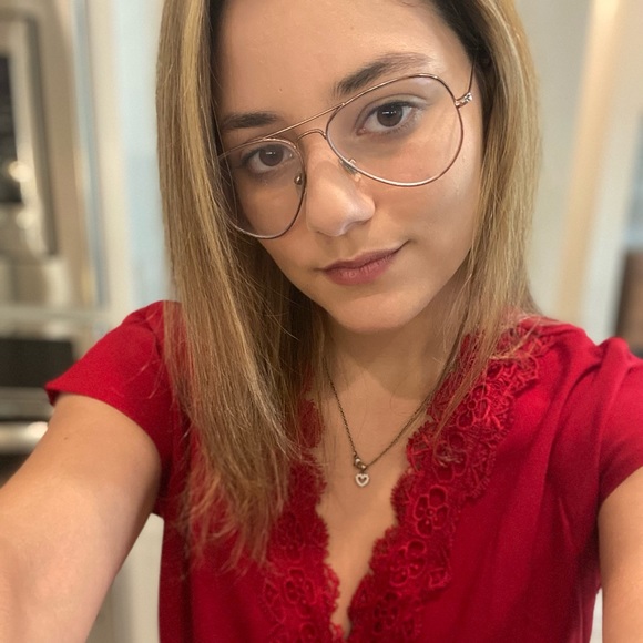 Profile Picture of Andrea Labbad (@andrealabbad) on Poshmark