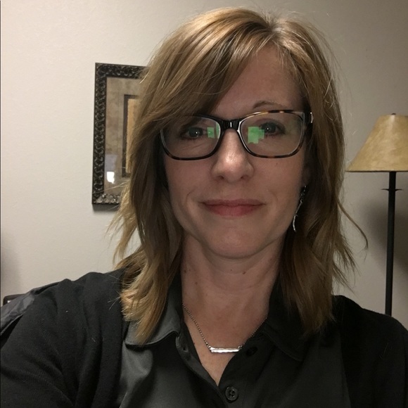 Profile Picture of Rebecca Haesecke (@rhaesecke) on Poshmark