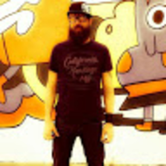 Profile Picture of James kel Kinnick-bitar (@jkkbitar) on Poshmark