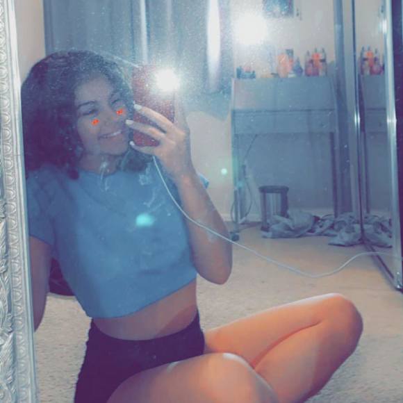 Profile Picture of Kaitlynn Colecchio (@kaitscolecchio) on Poshmark
