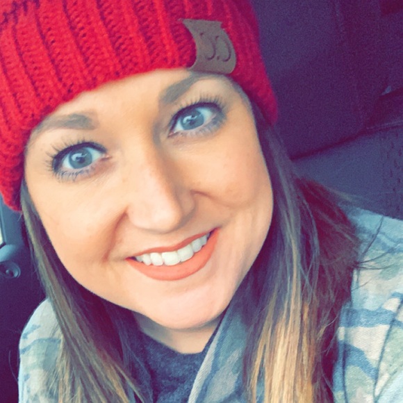 Emily Wimsett - Poshmark Profile Picture of Emily Wimsett (@emilywimsett) on Poshmark