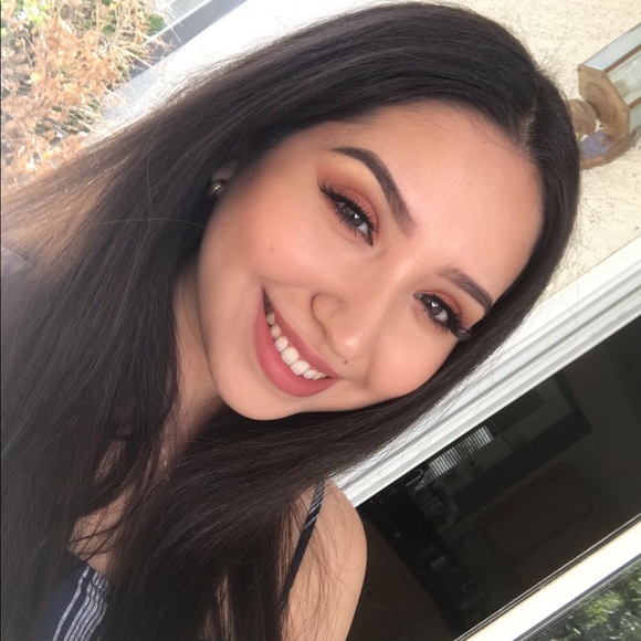 Profile Picture of Cassandra Serna (@bycass) on Poshmark